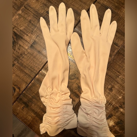 Accessories - Vintage gloves.